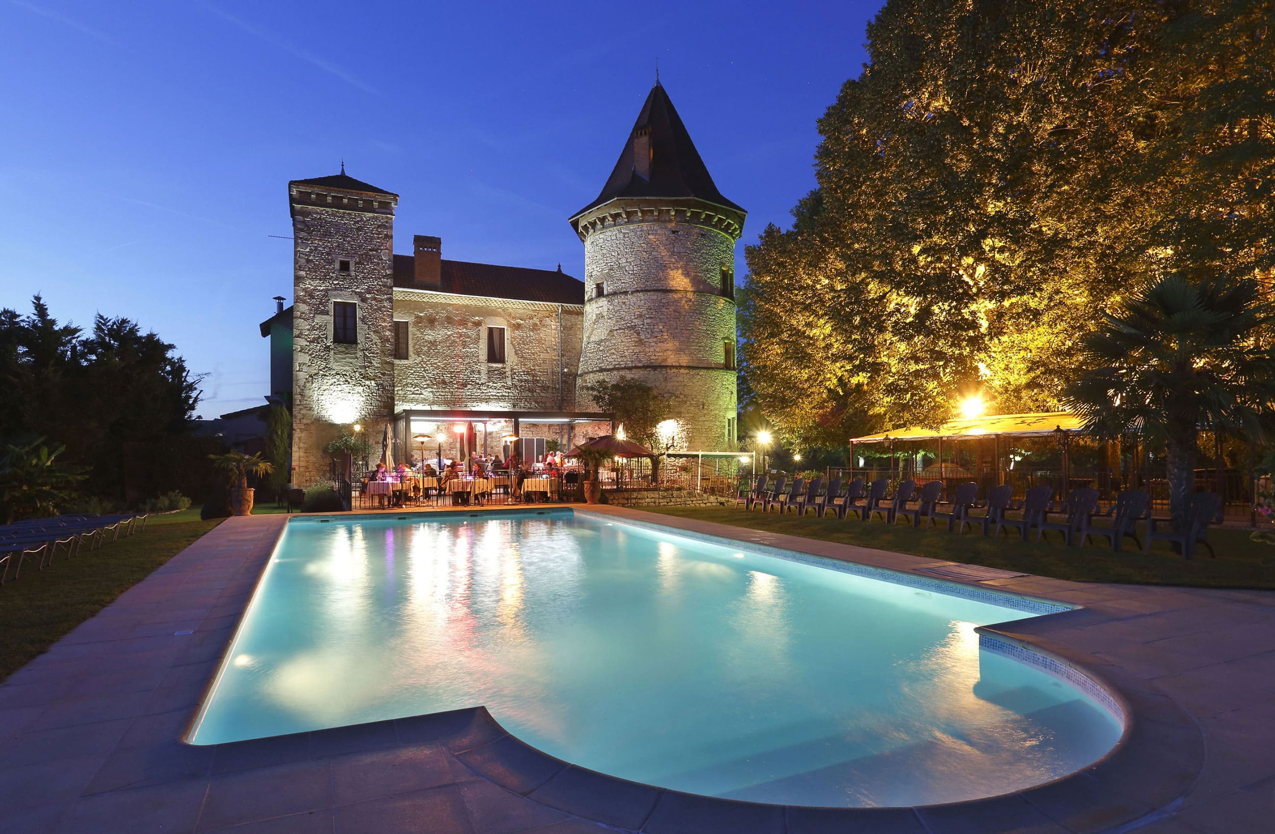 Swimming Pool of Château Chapeau Cornu Hotel Spa &amp; Restaurant in Vignieu, Isere (38)