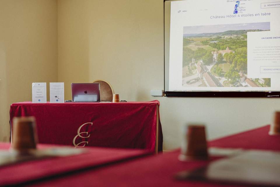 Salle de Réunion et Séminaires au Château Chapeau Cornu en Isère, Rhône Alpes